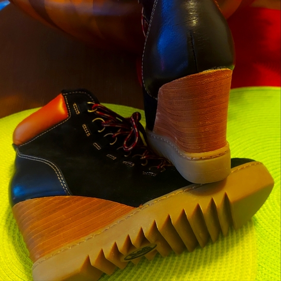 NWOT Sofft Underlyn Lace-up with side zip Boot/Wedge Women's size 7.5 - Picture 4 of 9